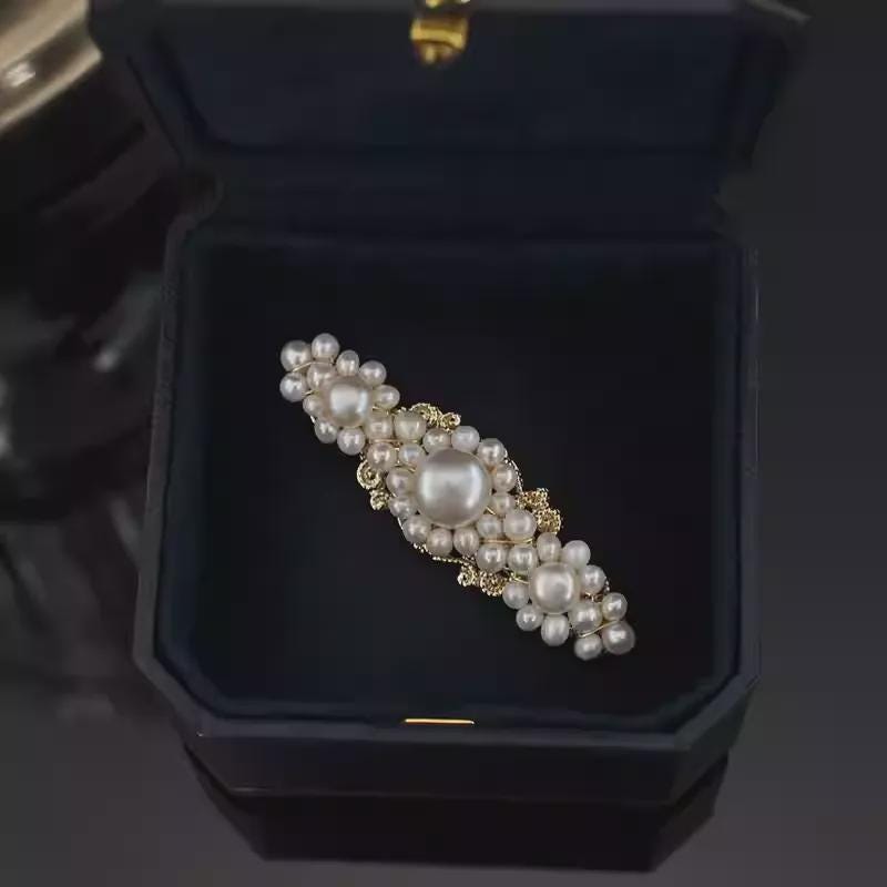 Pearl Hair clip in a black jewelry box