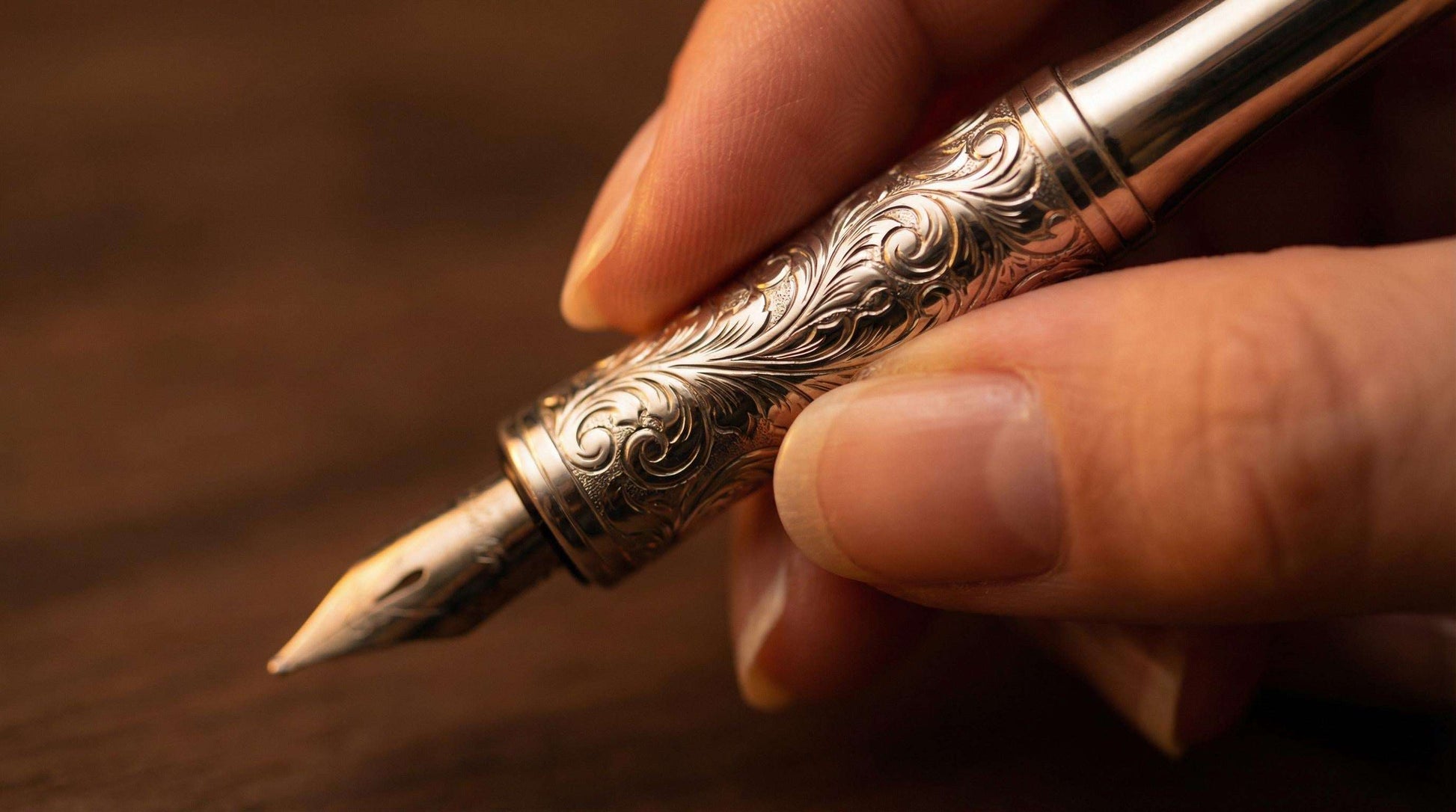 Vintage Feather Quill Pen Set – Calligraphy Writing, Luxury Gift Box