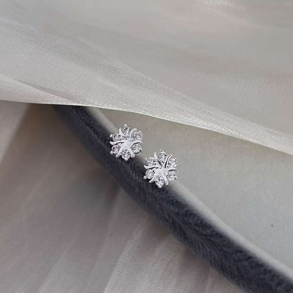S999 Sterling Silver Snowflake Stud Earrings, Tiny Zircon Winter Jewelry, Minimalist Dainty Studs