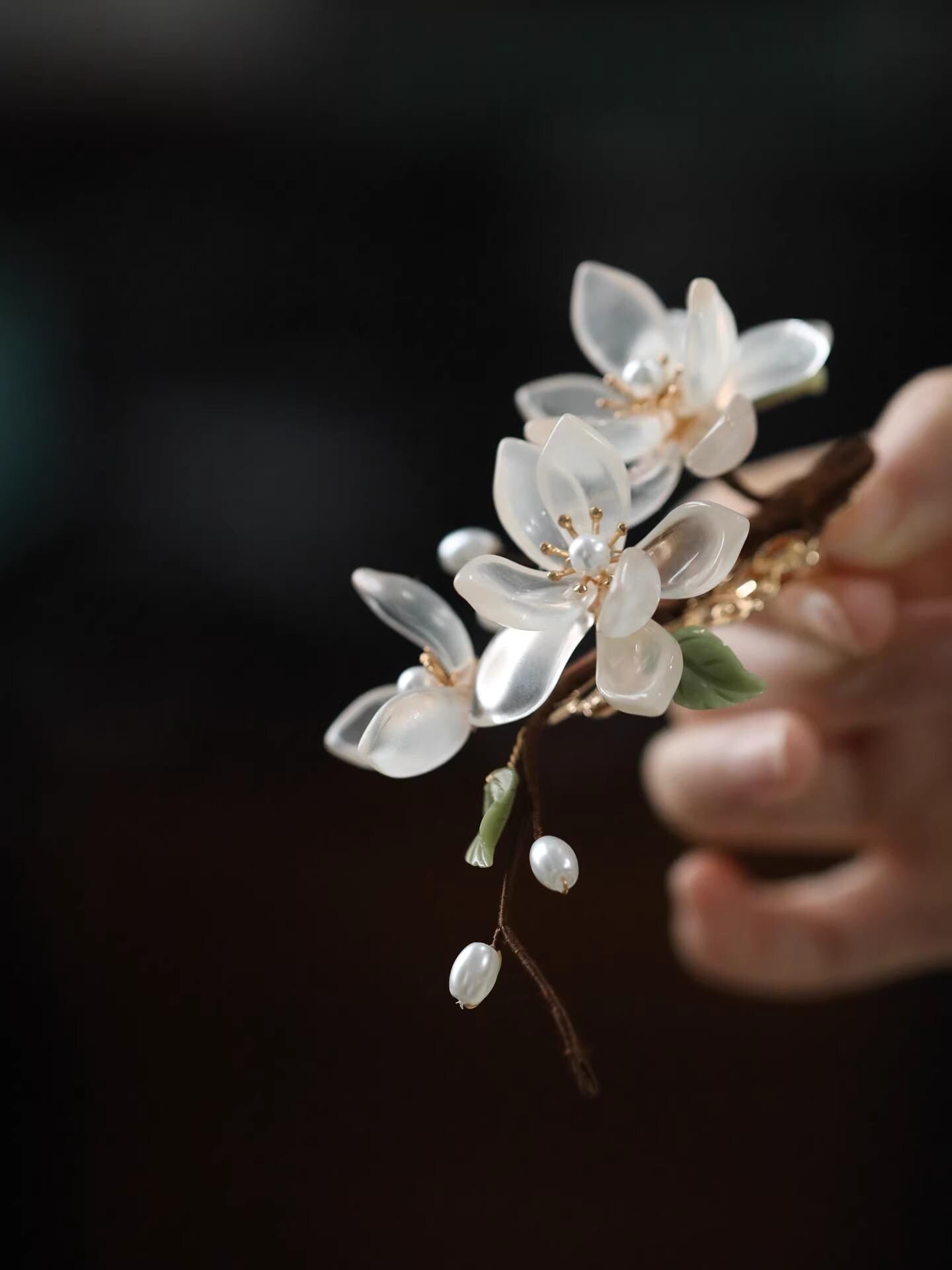 Handmade White Flower Hair Clip, Pearl Tassels, Bridal Barrette