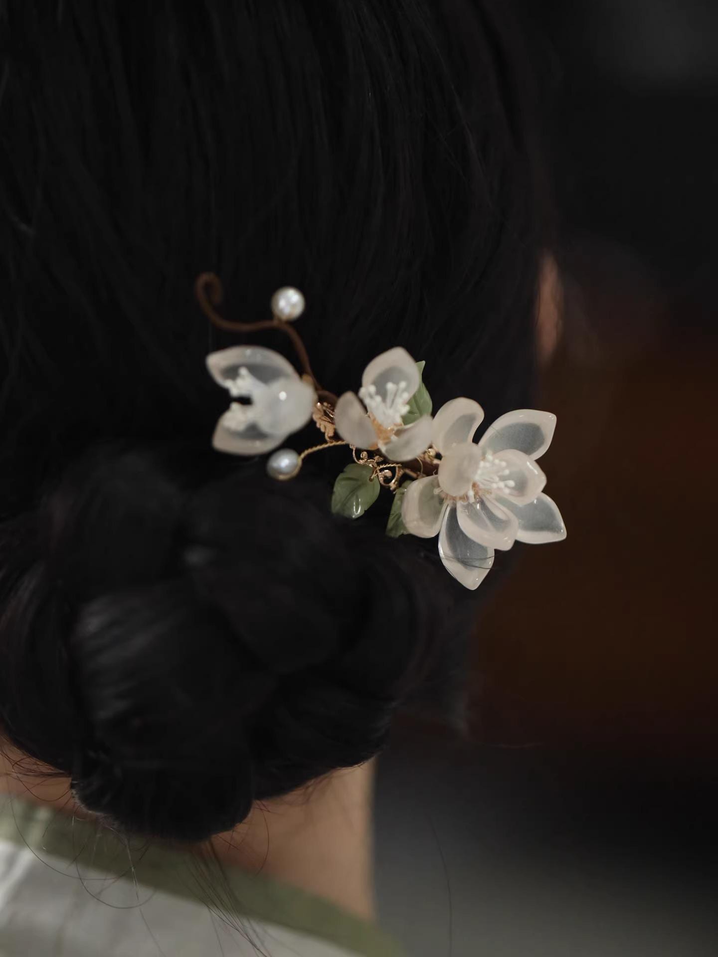 Handmade White Flower Hair Clip, Pearl Tassels, Bridal Barrette