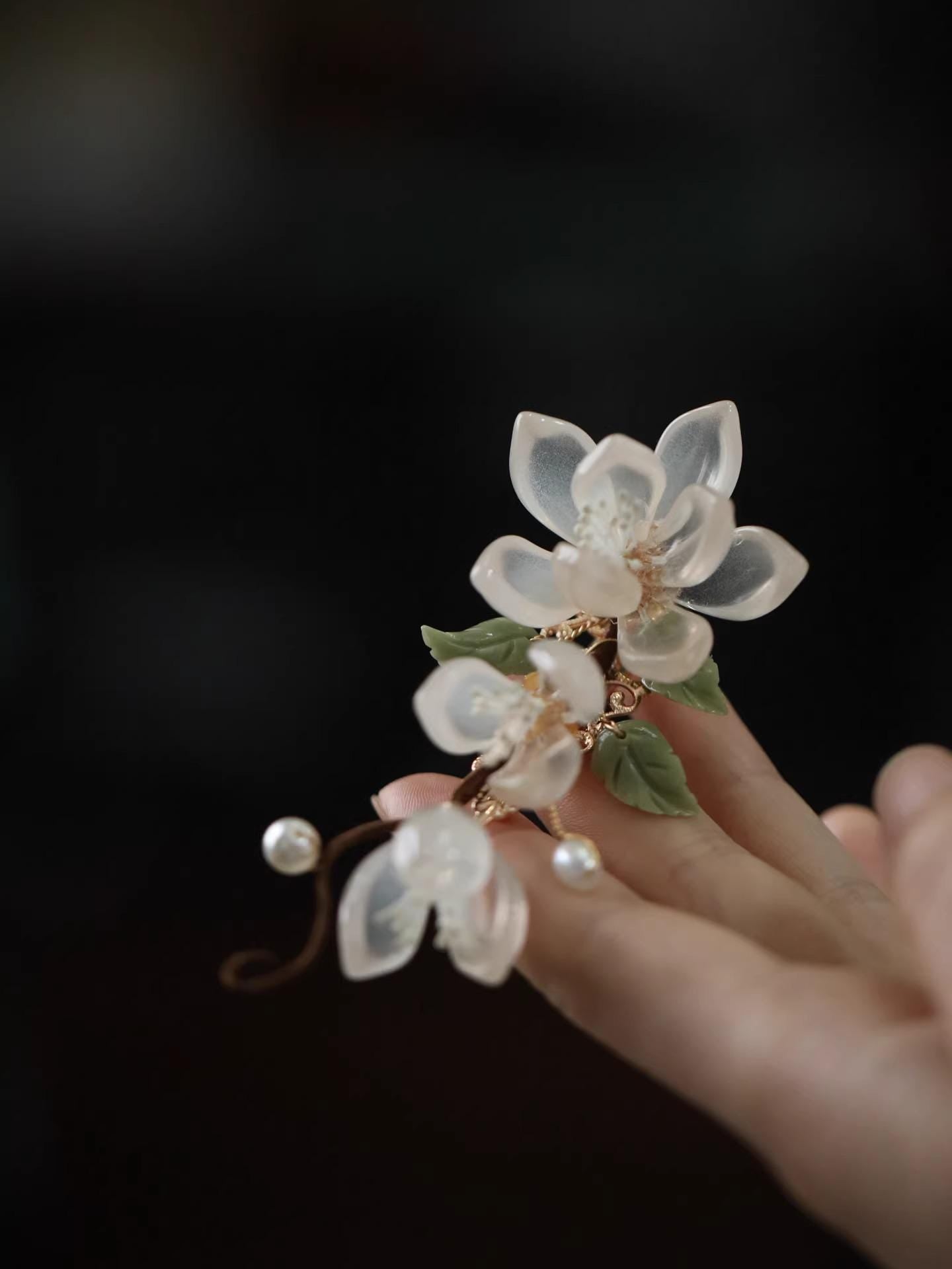Handmade White Flower Hair Clip, Pearl Tassels, Bridal Barrette